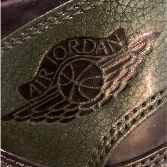 Nike Air Jordan 1 Retro Green - Picture 2 of 10